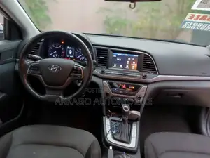 Hyundai Elantra SEL 2018 Silver