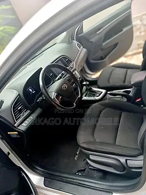 Hyundai Elantra SEL 2018 Silver