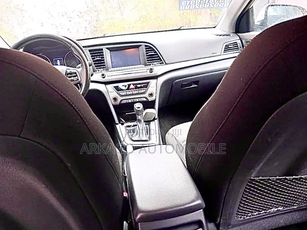 Hyundai Elantra SEL 2018 Silver