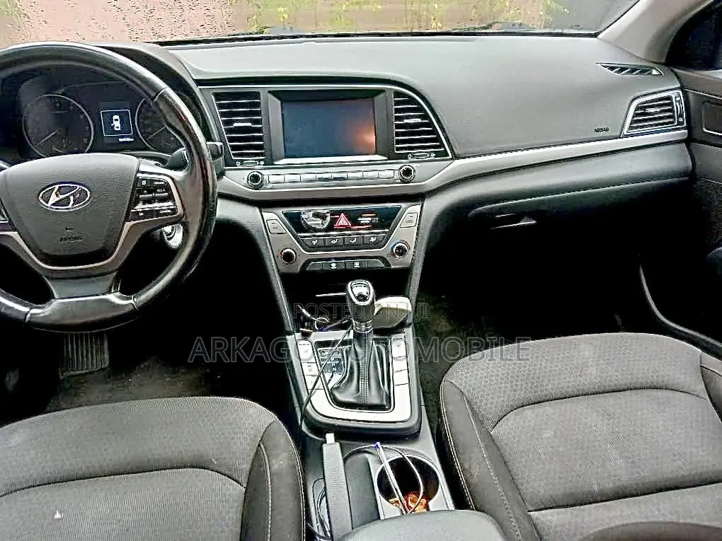 Hyundai Elantra SEL 2018 Silver