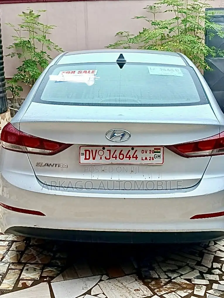 Hyundai Elantra SEL 2018 Silver