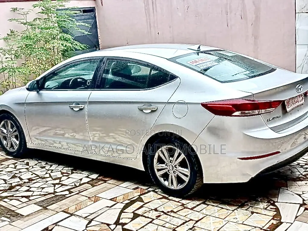 Hyundai Elantra SEL 2018 Silver