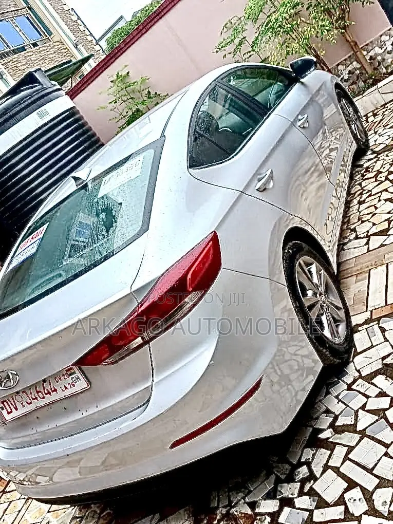 Hyundai Elantra SEL 2018 Silver