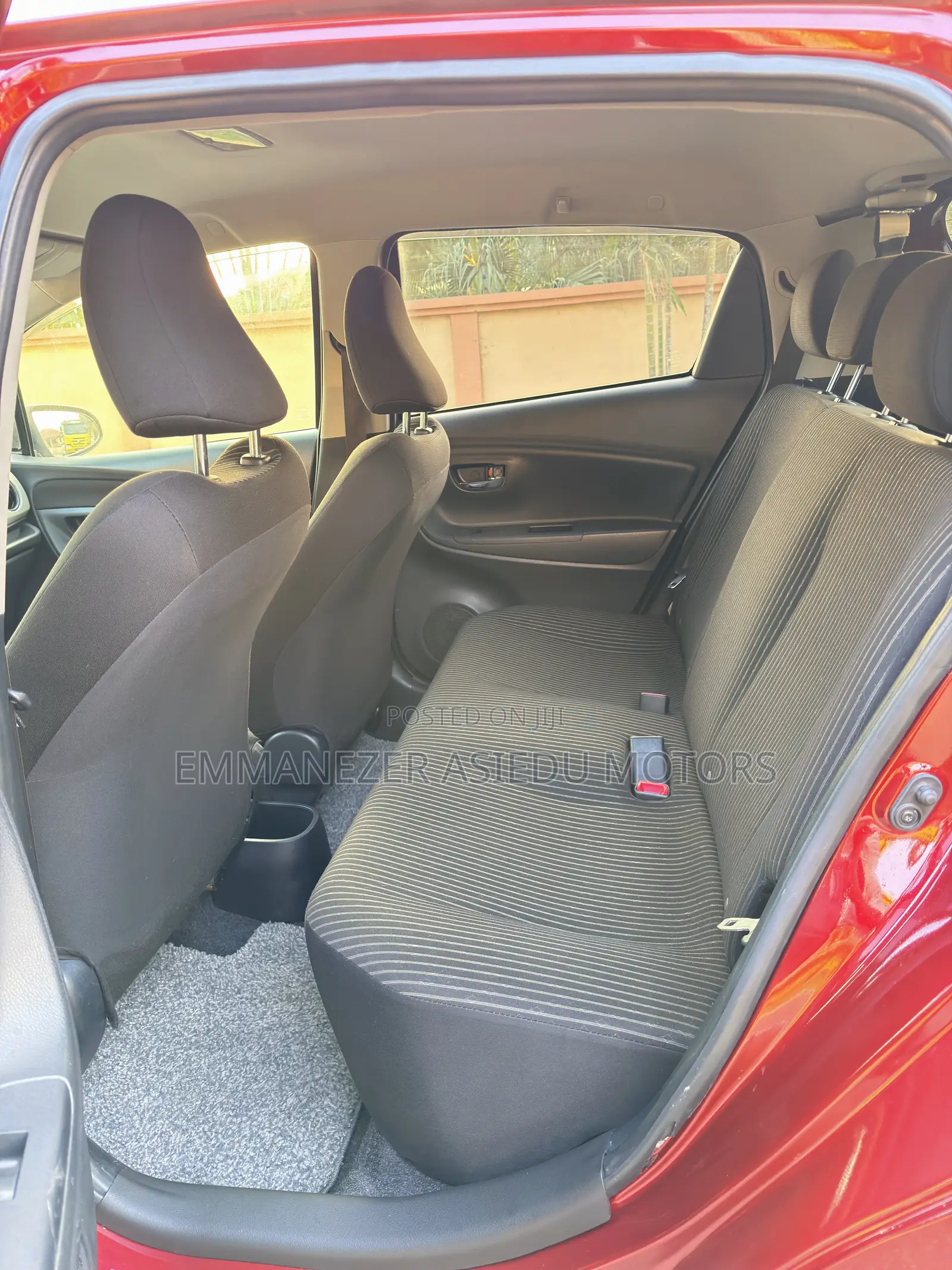 Toyota Vitz 1.3 FWD 5dr 2015 Burgundy