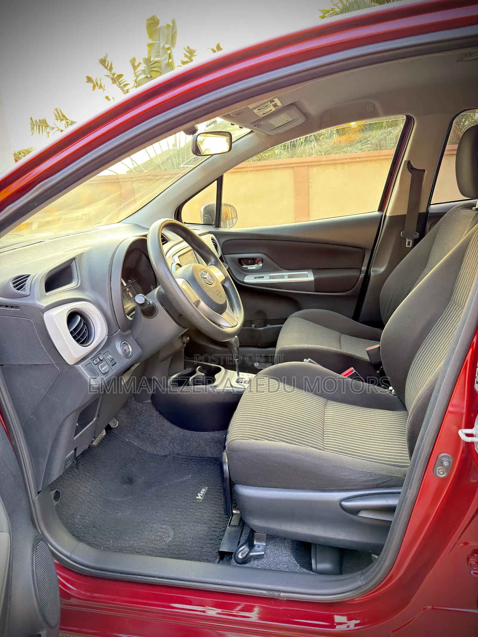 Toyota Vitz 1.3 FWD 5dr 2015 Burgundy
