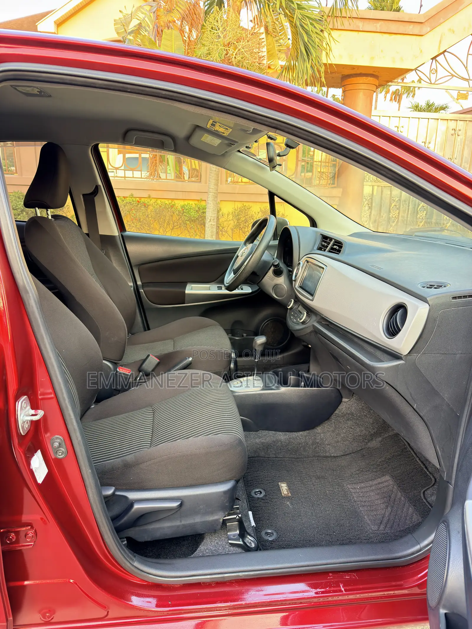 Toyota Vitz 1.3 FWD 5dr 2015 Burgundy