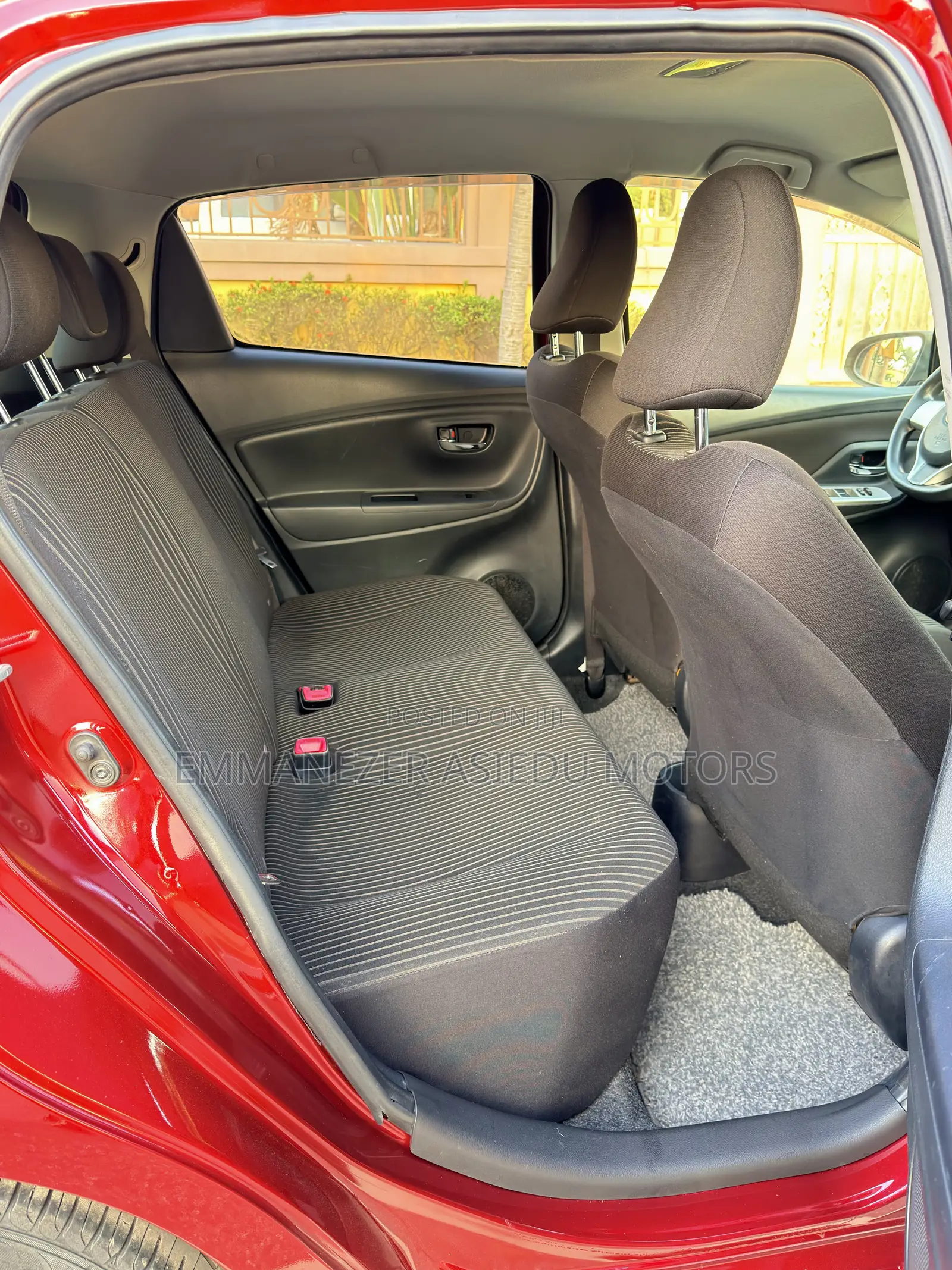Toyota Vitz 1.3 FWD 5dr 2015 Burgundy