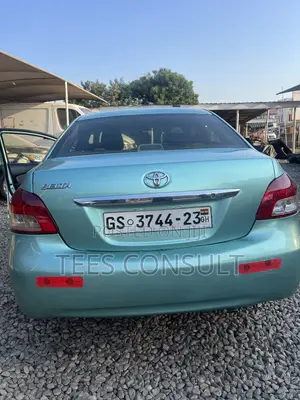 Toyota Belta 2010 Green