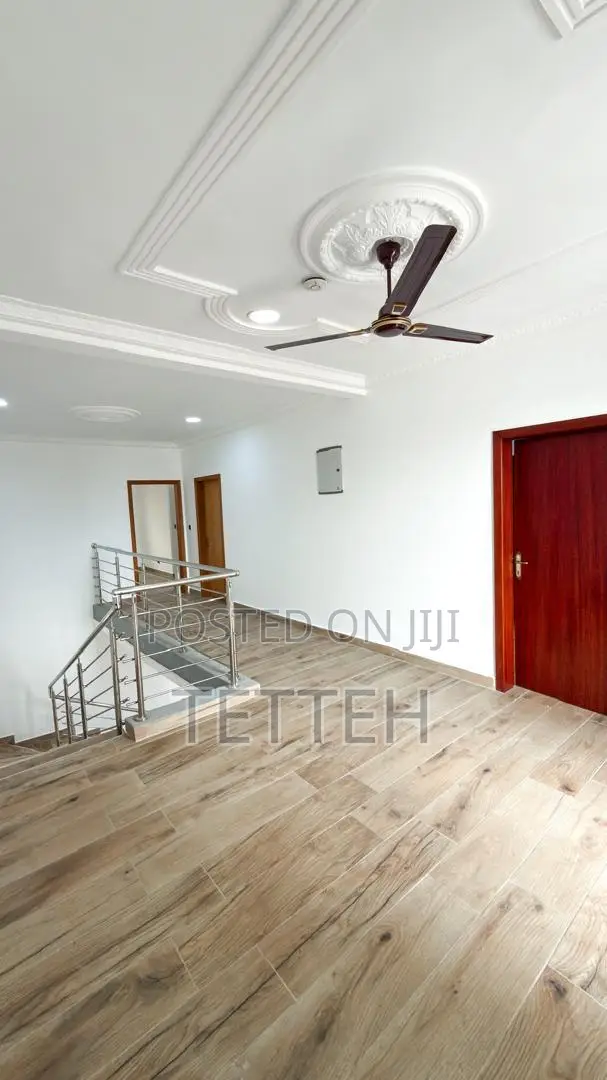 4bdrm House in Ayi Mensh, SSNIT Flats for sale