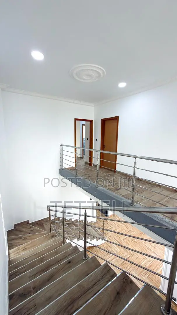 4bdrm House in Ayi Mensh, SSNIT Flats for sale