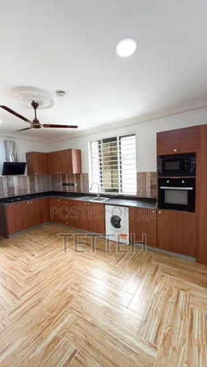 4bdrm House in Ayi Mensh, SSNIT Flats for sale