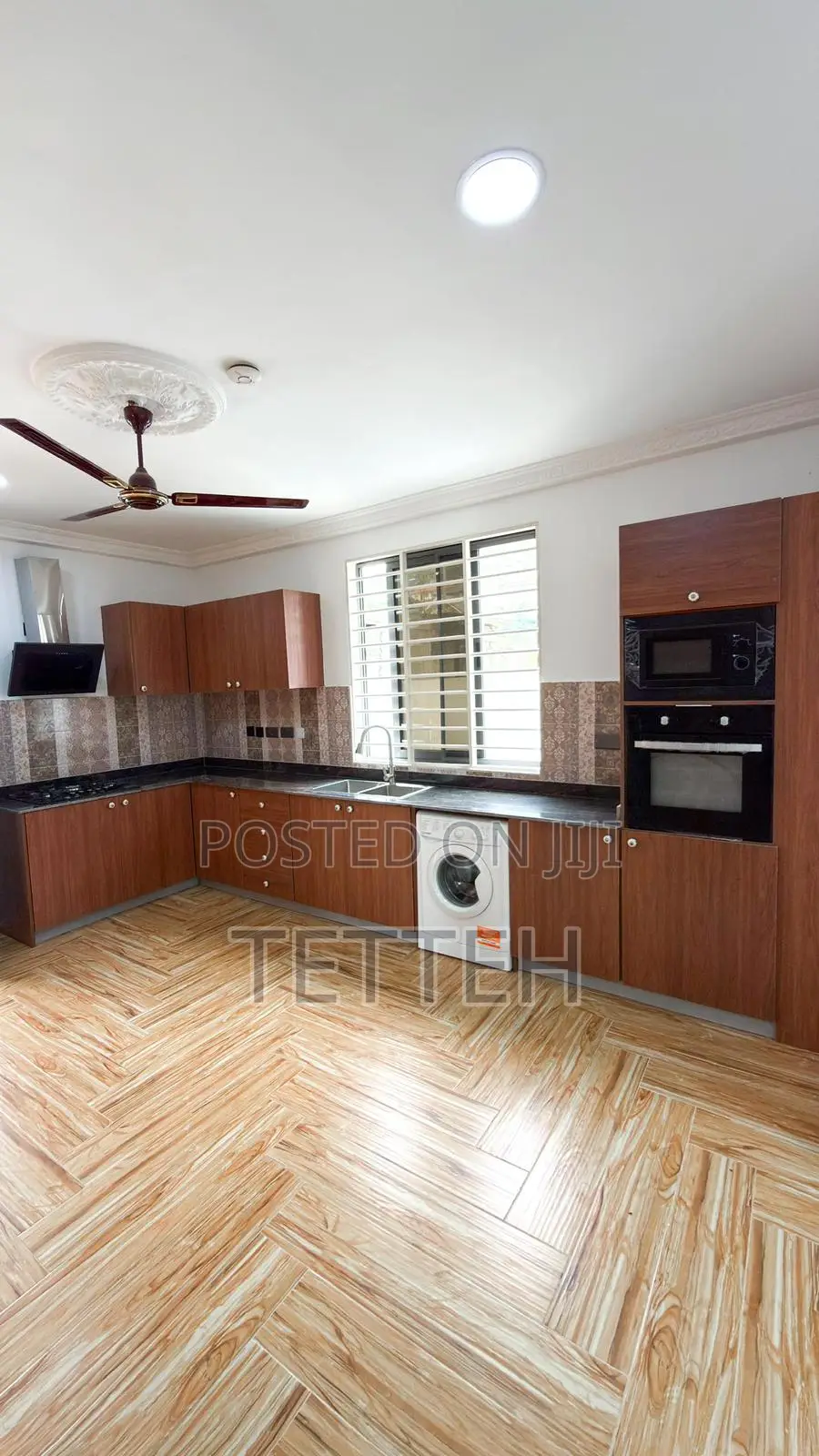 4bdrm House in Ayi Mensh, SSNIT Flats for sale