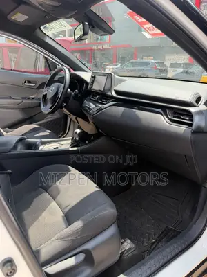 Toyota C-HR XLE Prermium FWD (2.0L 4cyl 2AM) 2018 White