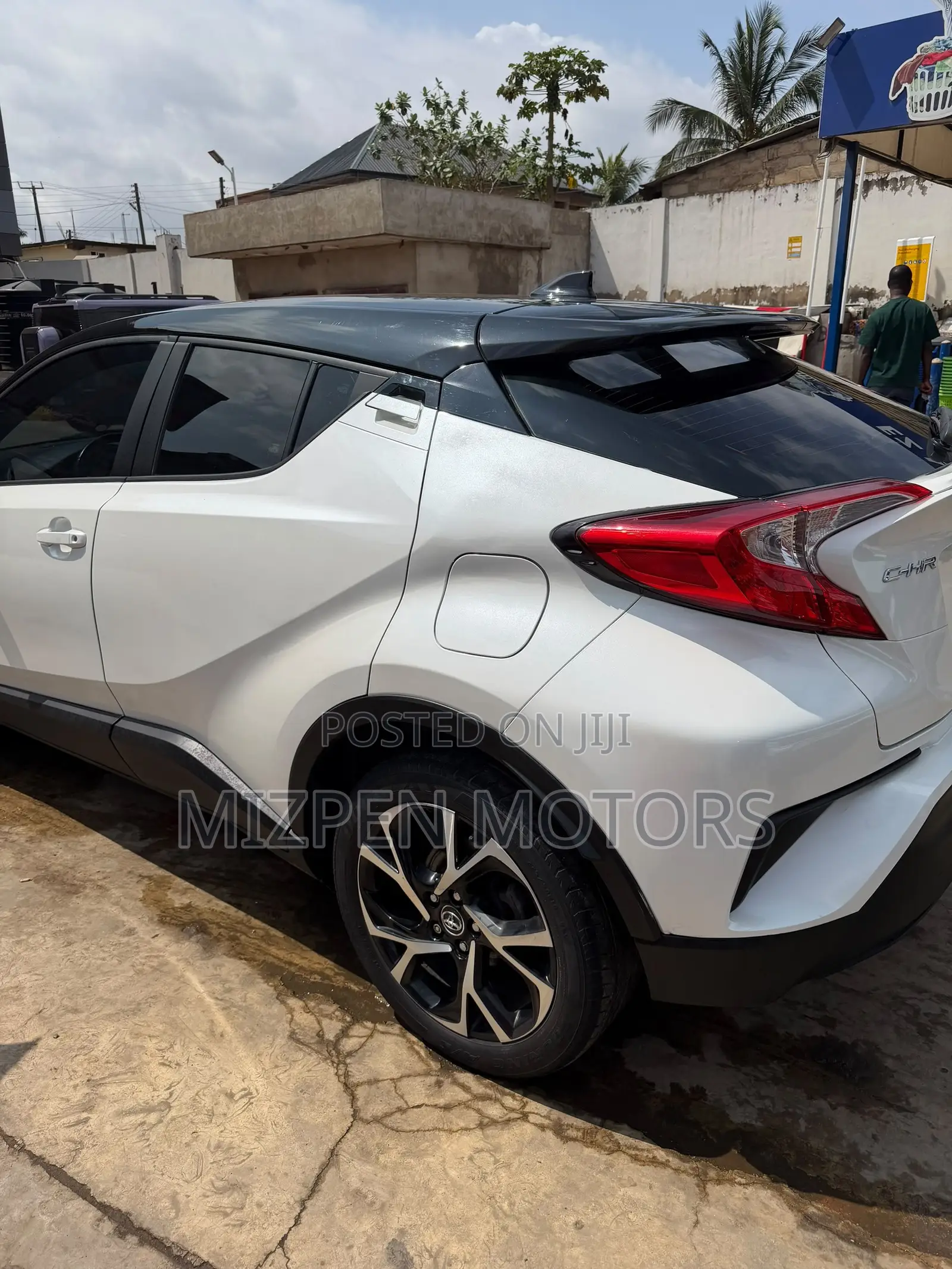 Toyota C-HR XLE Prermium FWD (2.0L 4cyl 2AM) 2018 White
