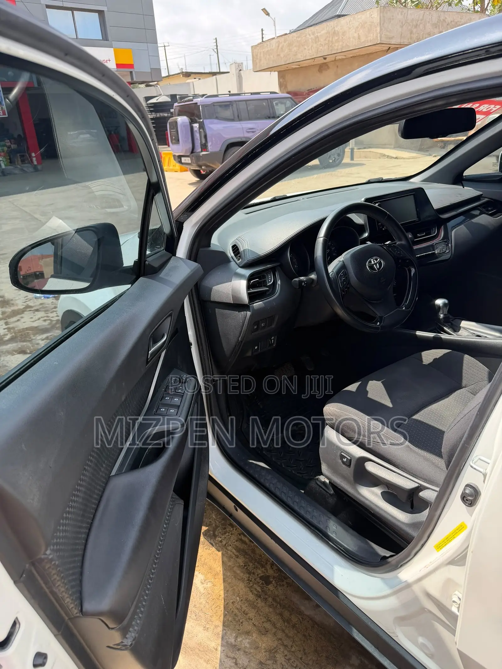 Toyota C-HR XLE Prermium FWD (2.0L 4cyl 2AM) 2018 White