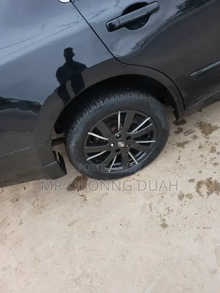 Nissan Altima 2010 Black