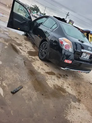 Nissan Altima 2010 Black