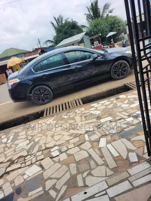 Nissan Altima 2010 Black
