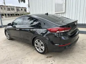 Hyundai Elantra Limited Sedan FWD (2.0L 4cyl 6A) 2017 Black