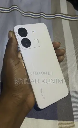 Infinix Smart 7 HD 64 GB White