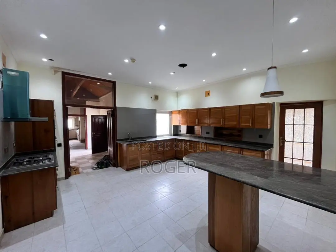 8bdrm House in East Legon for rent
