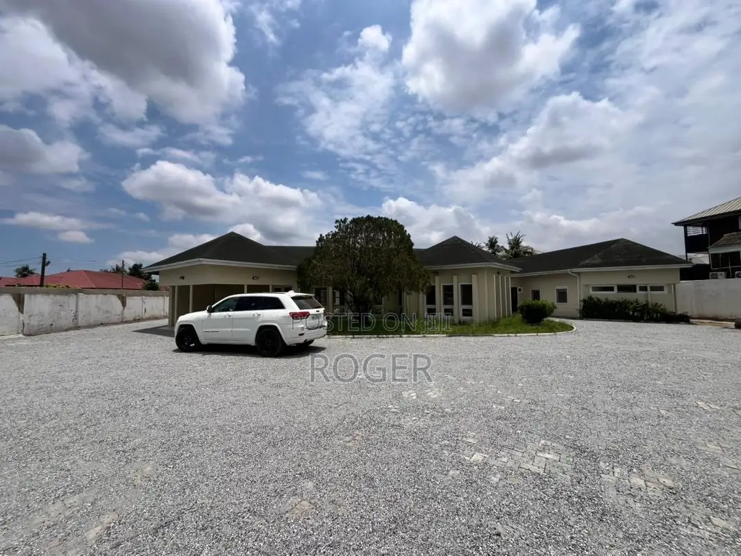 8bdrm House in East Legon for rent