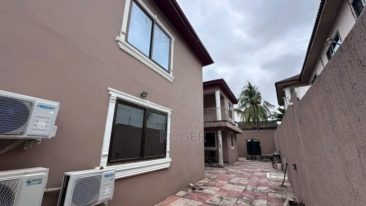 10bdrm House in Adjiriganor for rent