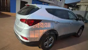Hyundai Santa Fe SE AWD 2018 Silver