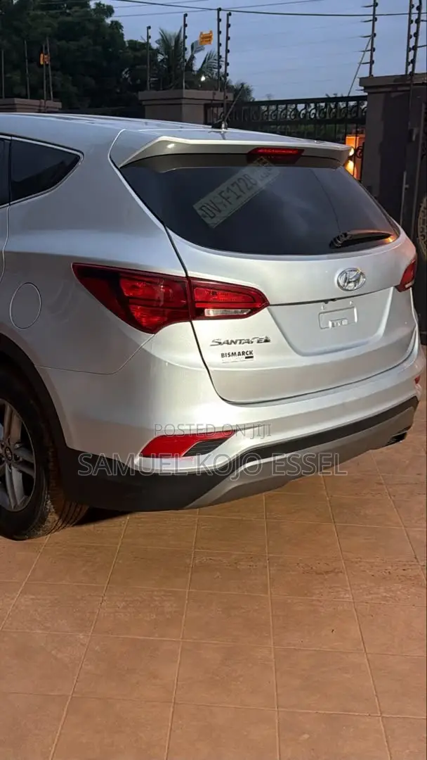 Hyundai Santa Fe SE AWD 2018 Silver