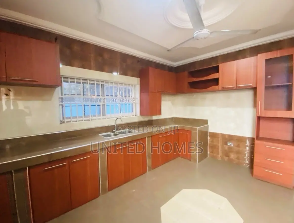 5bdrm House in Haatso for sale