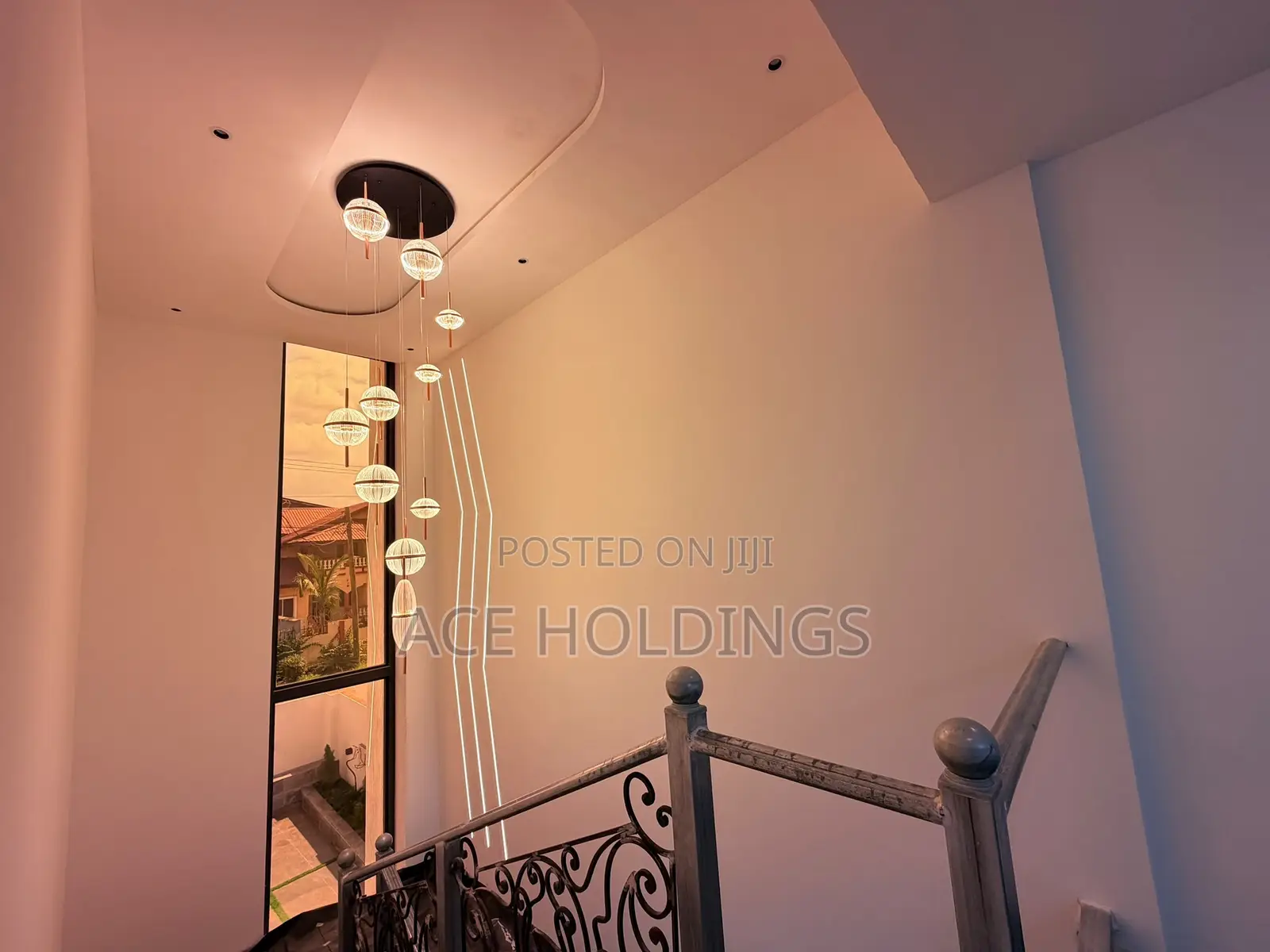 5bdrm Mansion in School Junction for sale