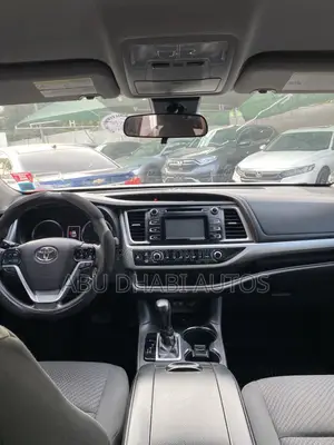 Toyota Highlander LE 4x4 V6 (3.5L 6cyl 8A) 2018 White