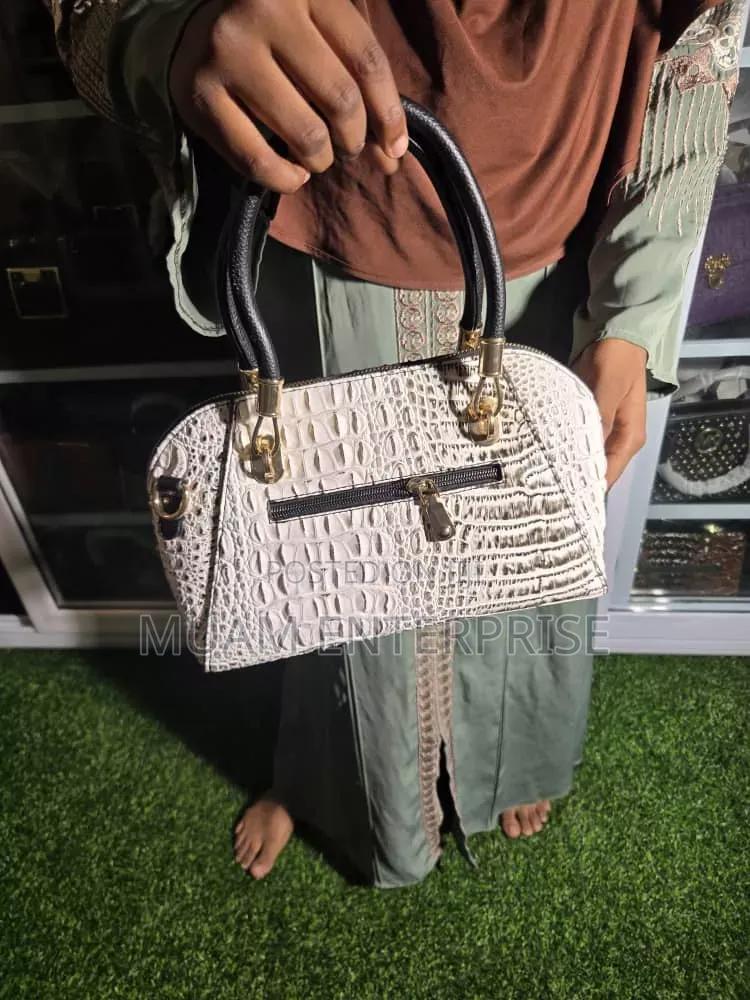 Quality 100% Cotton T-Shirt / Authentic Bags for Sale