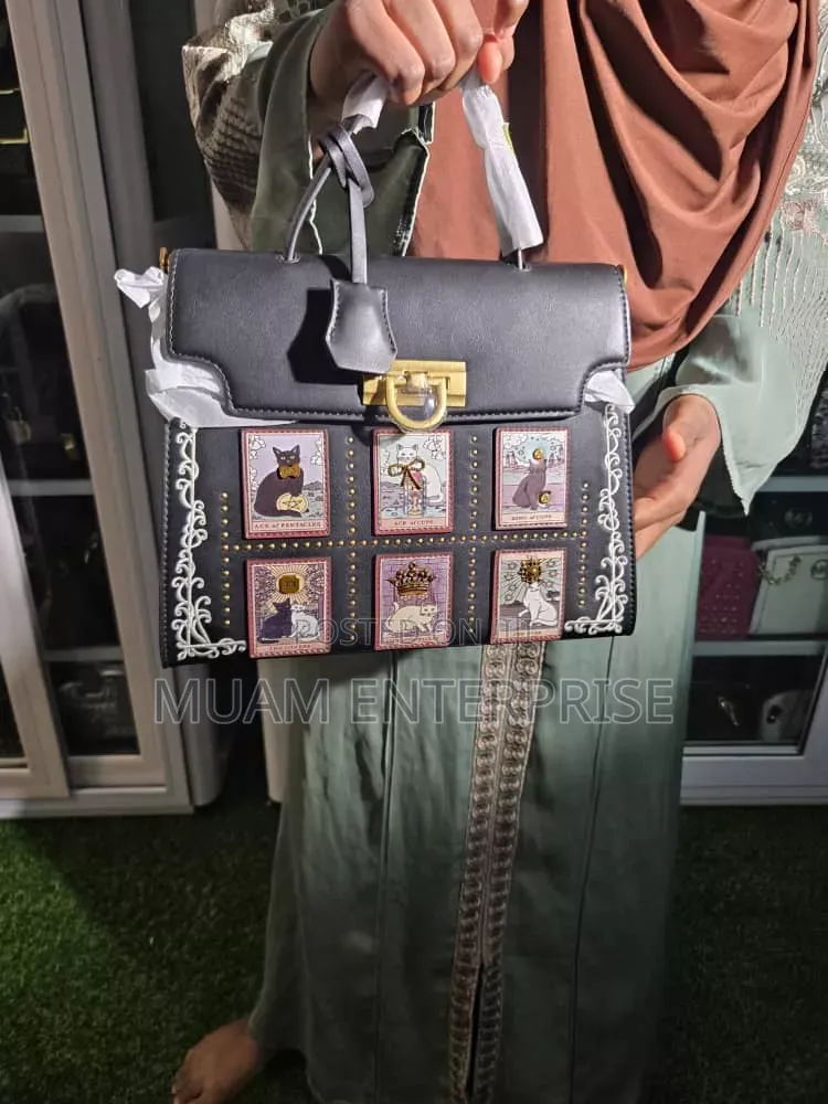 Quality 100% Cotton T-Shirt / Authentic Bags for Sale