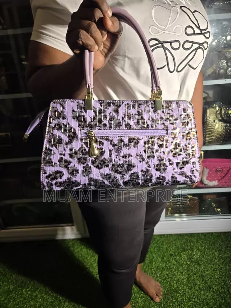 Quality 100% Cotton T-Shirt / Authentic Bags for Sale
