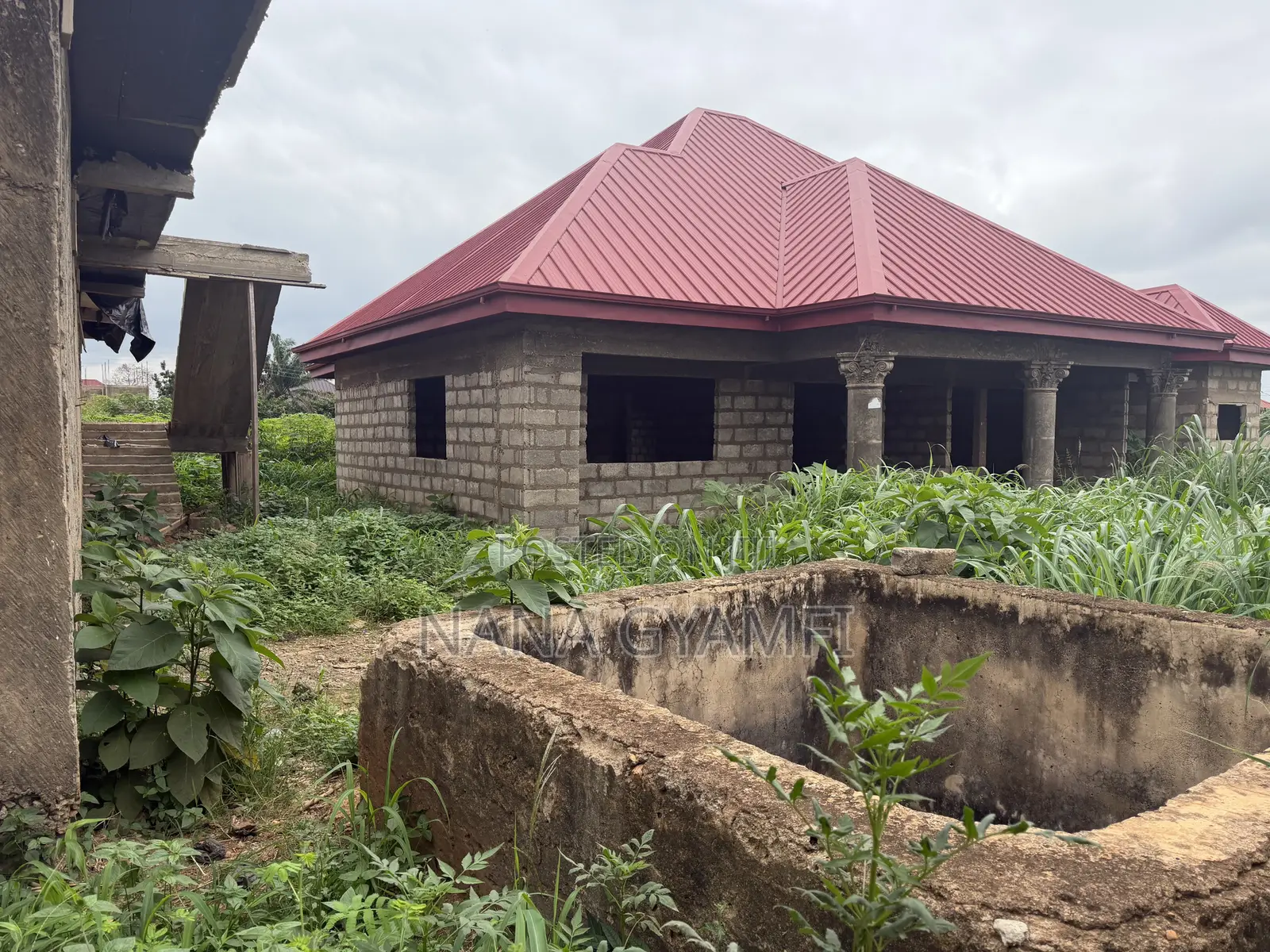 Uncompleted 5 Commercial Stores and 4 Bedroom Self Contained Buildings