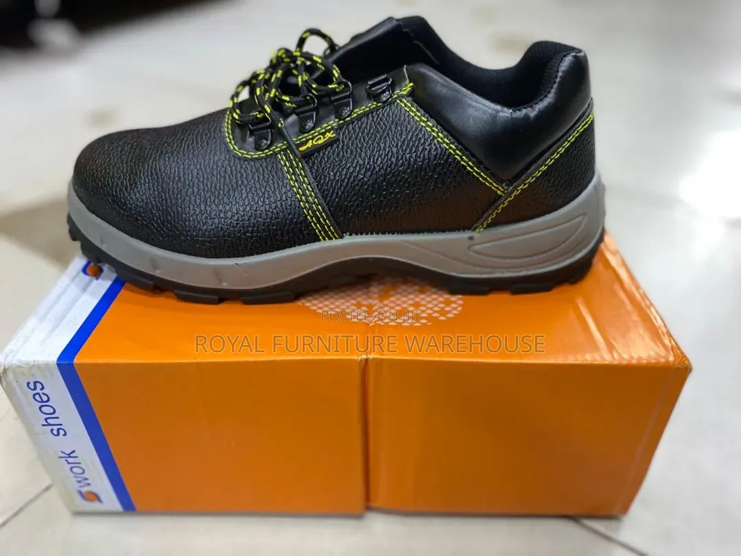 Heavy-Duty Industrial Safety Shoes.