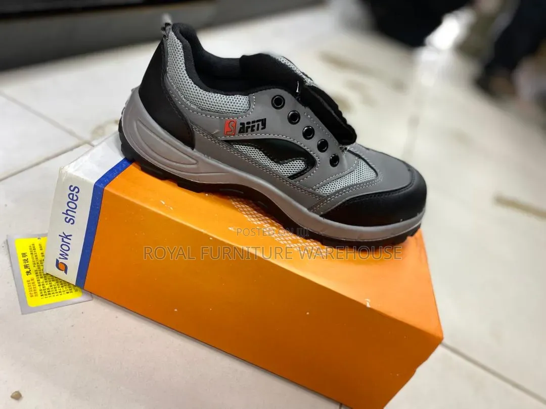 Heavy-Duty Industrial Safety Shoes.