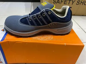 Heavy-Duty Industrial Safety Shoes.