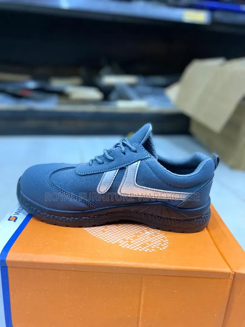 Heavy-Duty Industrial Safety Shoes.