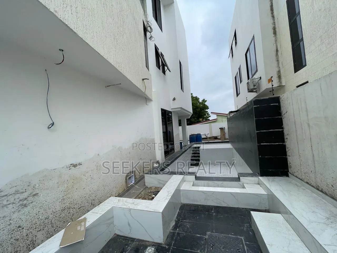 4bdrm Townhouse / Terrace in Seekers Realty, Labone Junction for rent