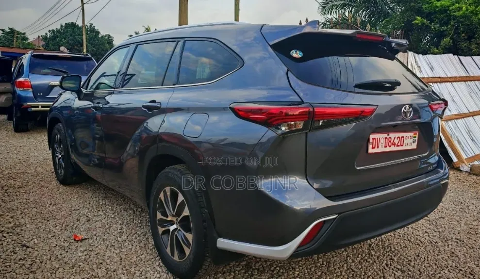 Toyota Highlander XLE 2021 Gray