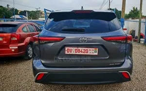 Toyota Highlander XLE 2021 Gray