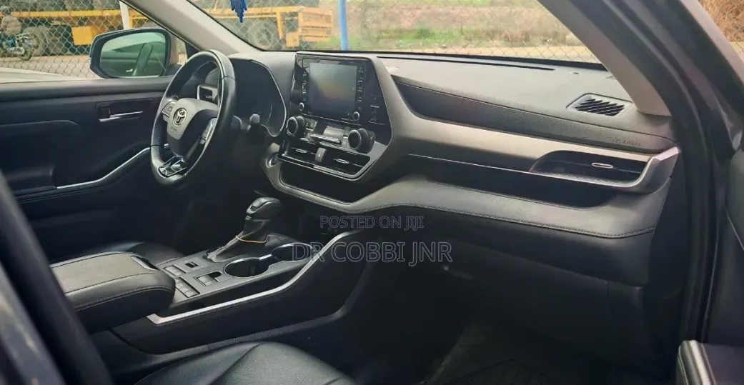 Toyota Highlander XLE 2021 Gray