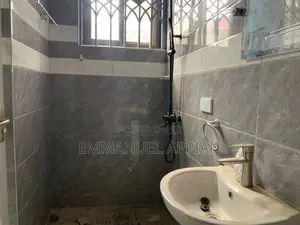 3bdrm Apartment in Oyarifa Tipper for rent