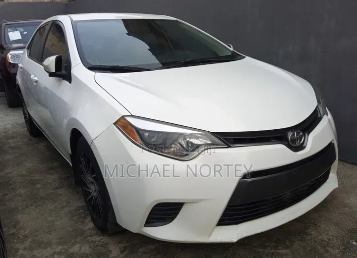 Toyota Corolla LE 4dr Sedan (1.8L 4cyl CVT) 2016 White