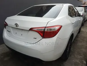 Toyota Corolla LE 4dr Sedan (1.8L 4cyl CVT) 2016 White