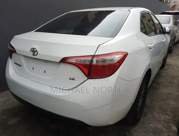 Toyota Corolla LE 4dr Sedan (1.8L 4cyl CVT) 2016 White