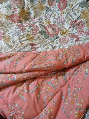 SOLD!Floral Comforter - White Terracotta Coral Reversible Thick Fluffy