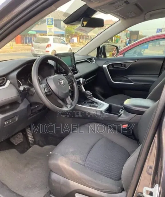 Toyota RAV4 LE 2021 Gray